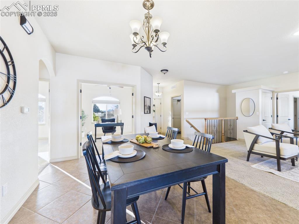 Image 15 of 50: Dining Area