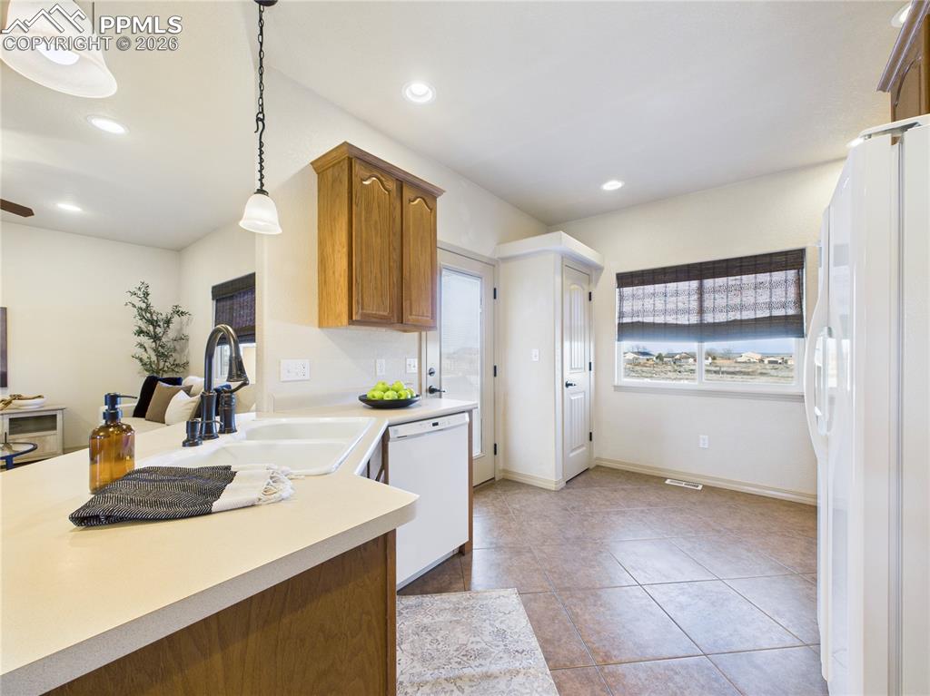 Image 17 of 50: Kitchen