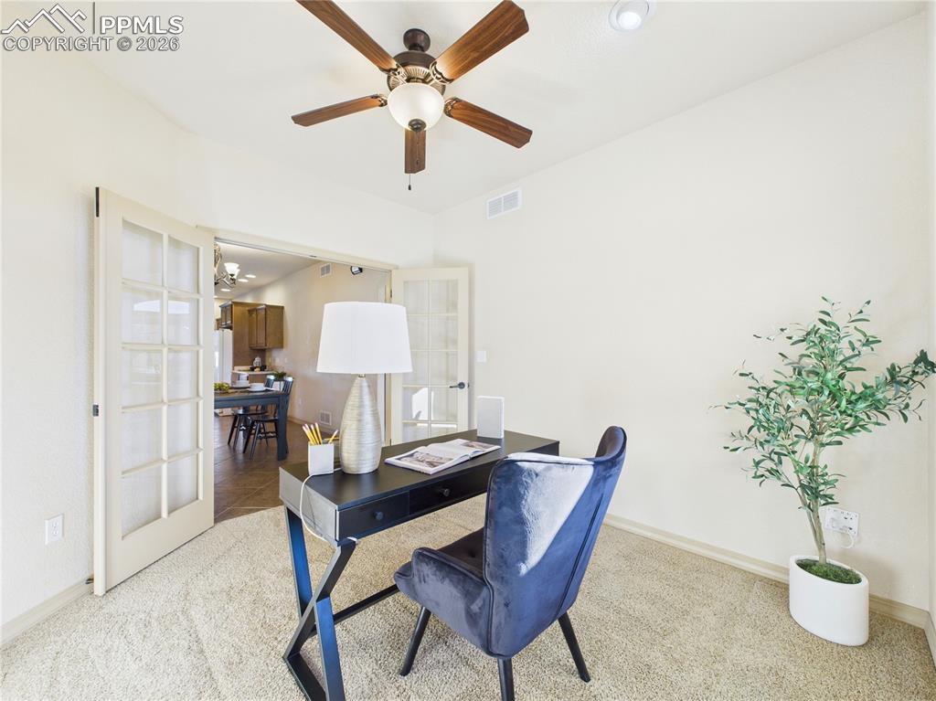 Image 22 of 50: Office