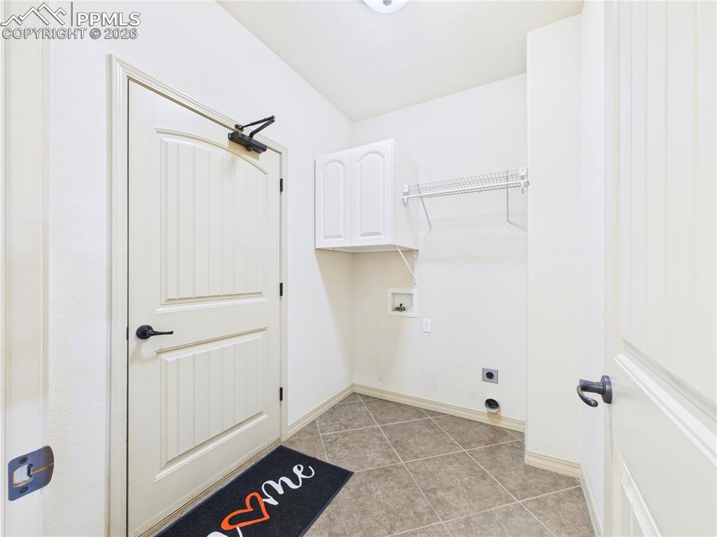 Image 33 of 50: Laundry