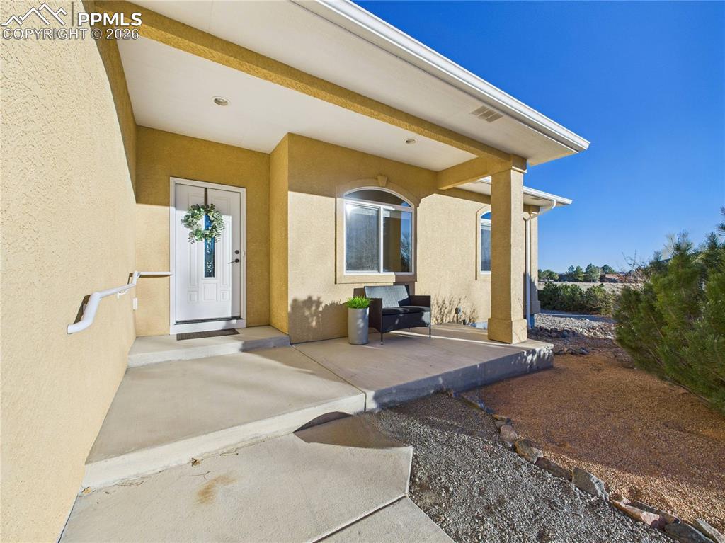 Image 7 of 50: Entry