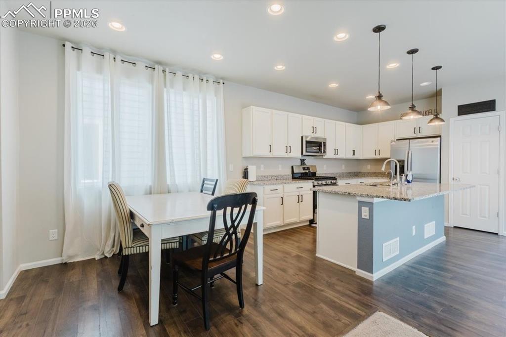 Image 14 of 46: Kitchen