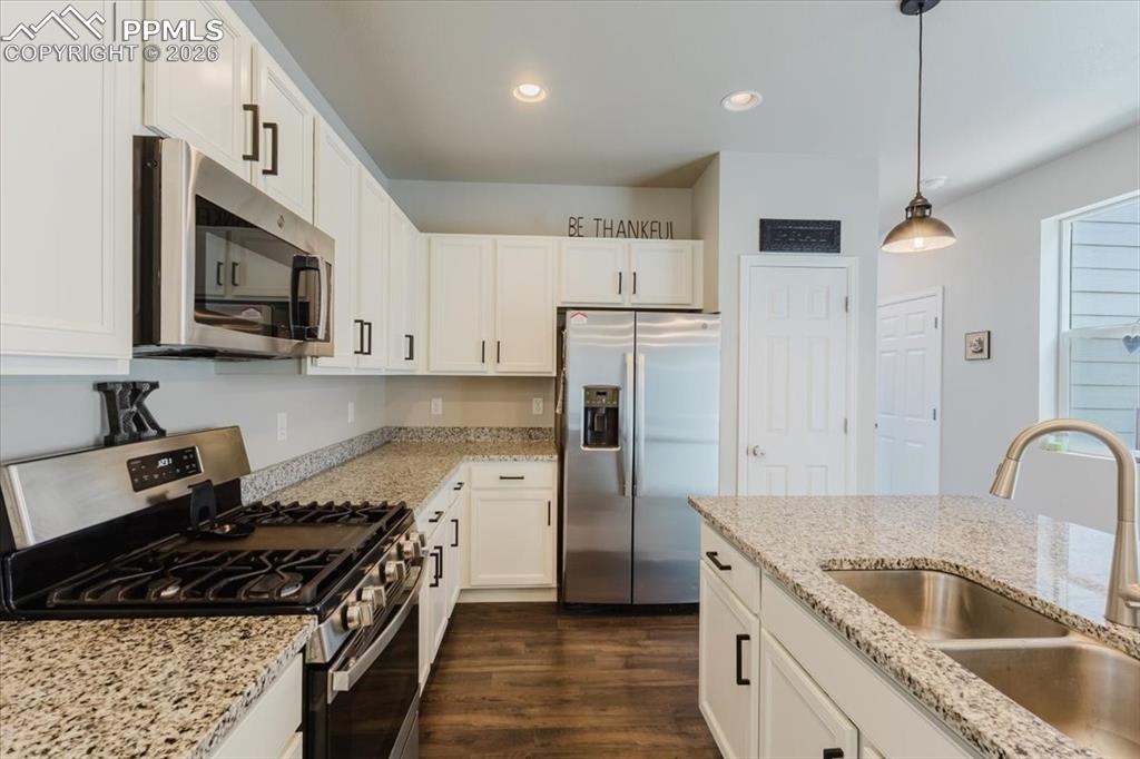 Image 15 of 46: Kitchen
