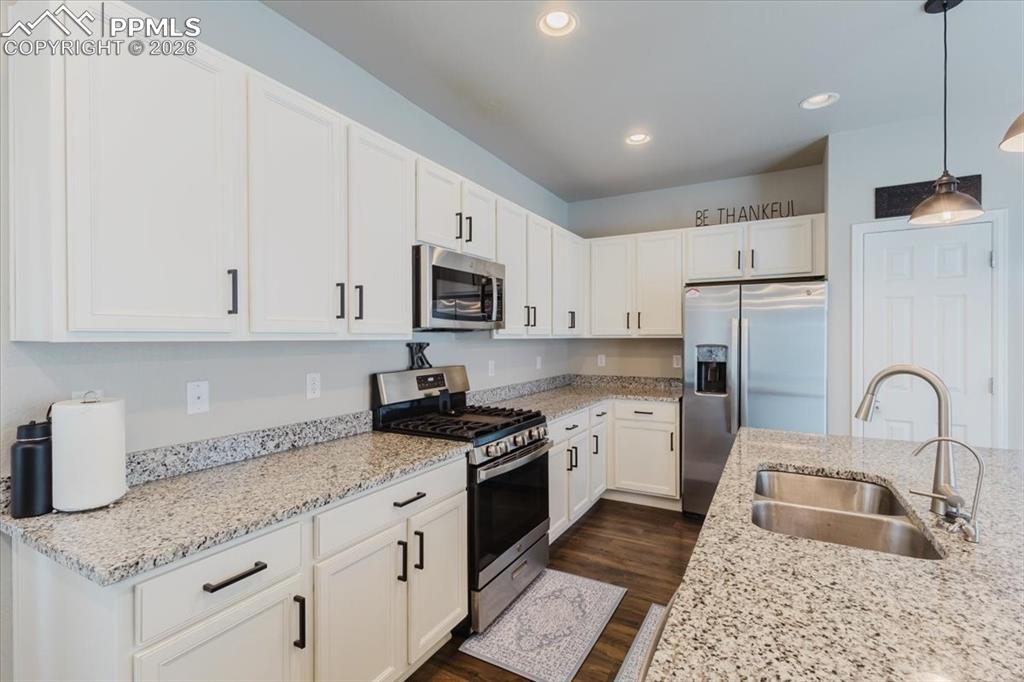 Image 16 of 46: Kitchen