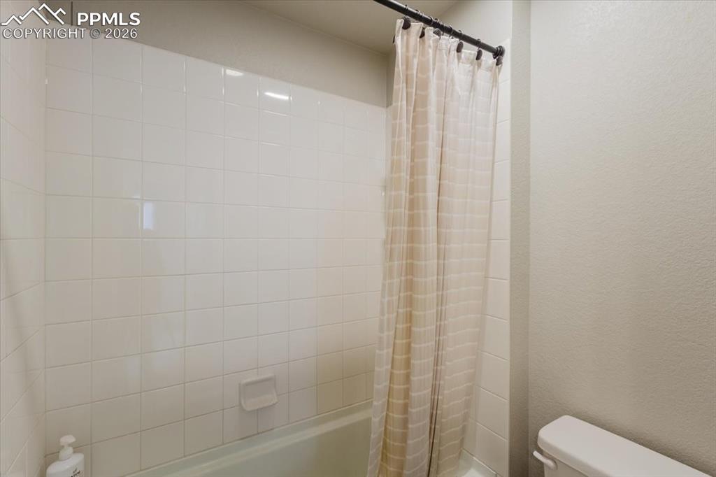 Image 36 of 46: Bathroom