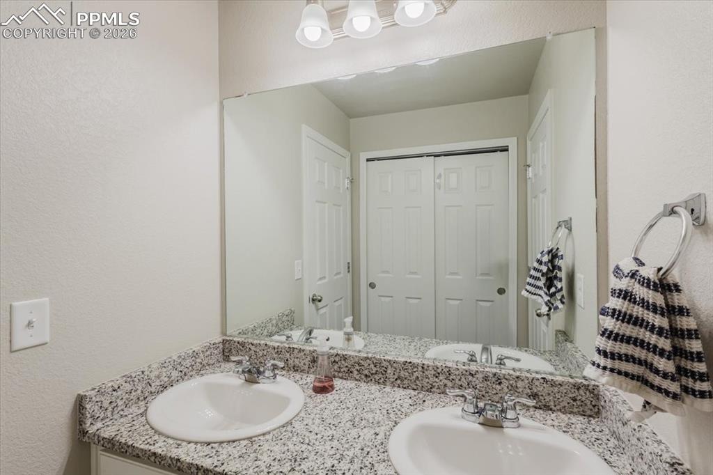 Image 37 of 46: Bathroom