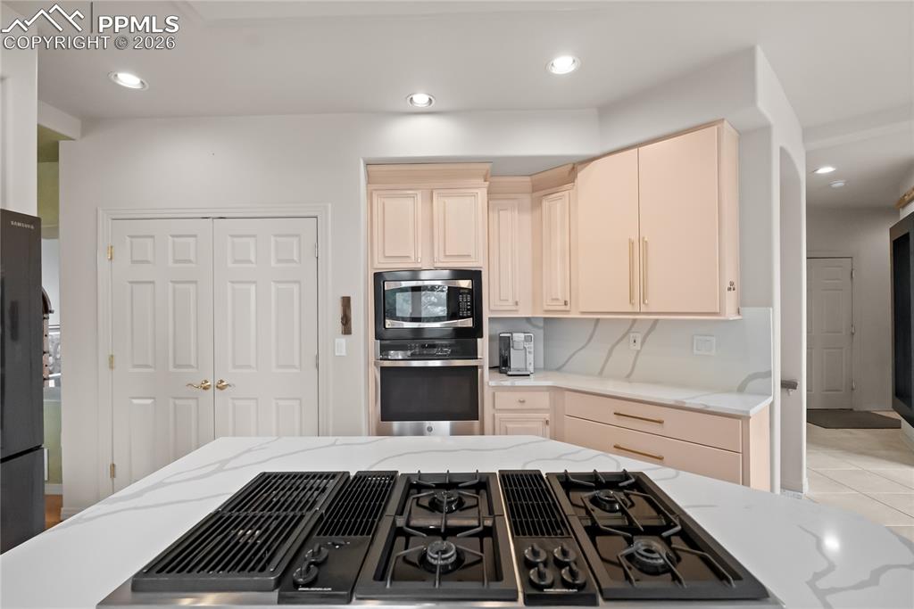 Image 13 of 40: Kitchen with quartz countertop, pantry, gas cooktop and docking drawer (cha