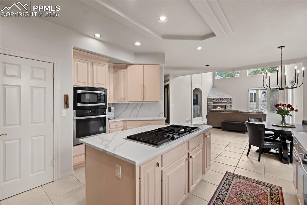 Image 14 of 40: Kitchen with quartz countertop, pantry, gas cooktop and docking drawer (cha