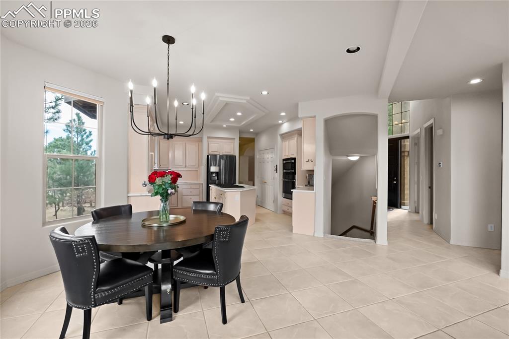 Image 17 of 40: Breakfast Area