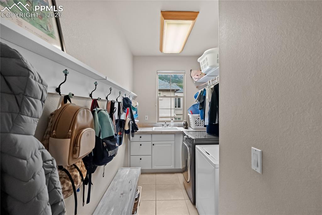 Image 36 of 40: Laundry