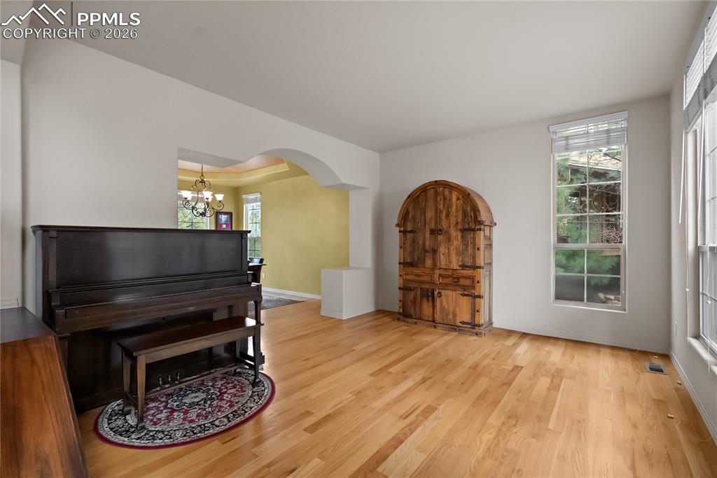 Image 6 of 40: Sitting Room