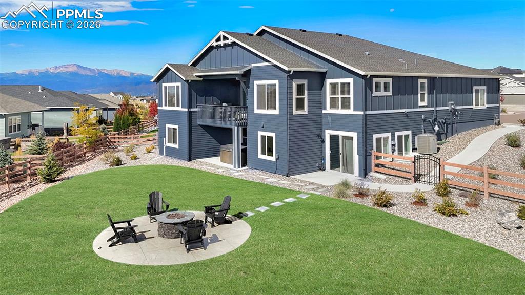 Image 29 of 29: Half Bath on Main Floor for Guests