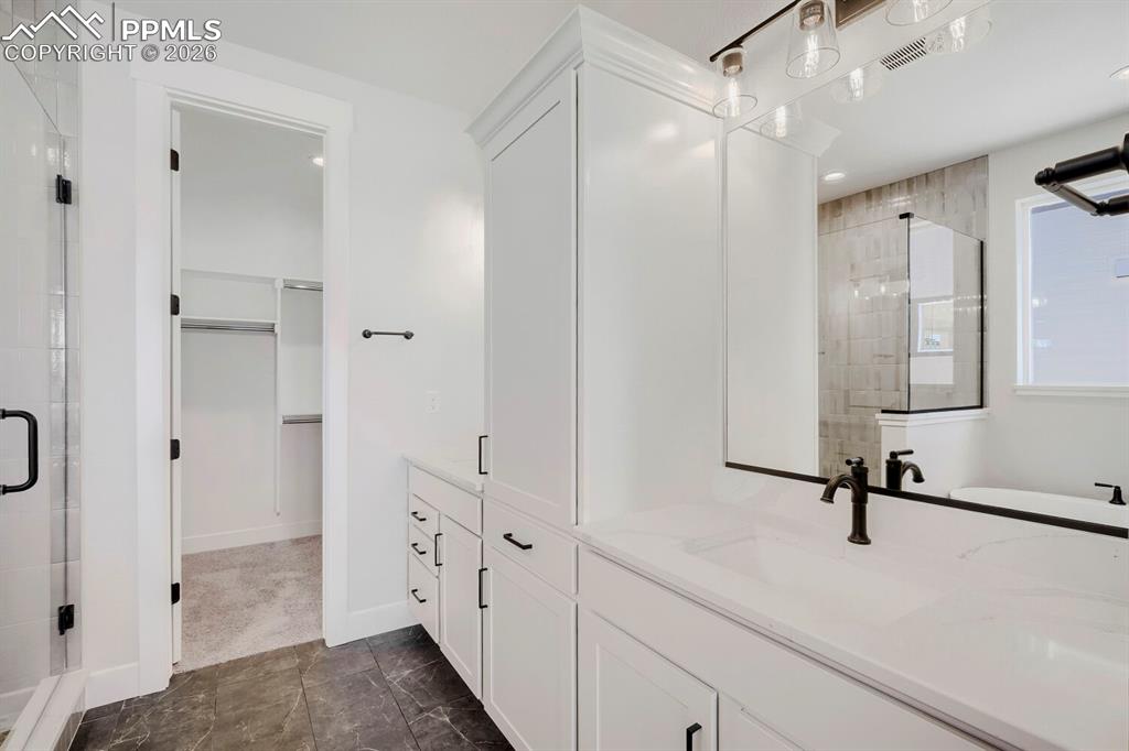 Image 16 of 28: Bathroom