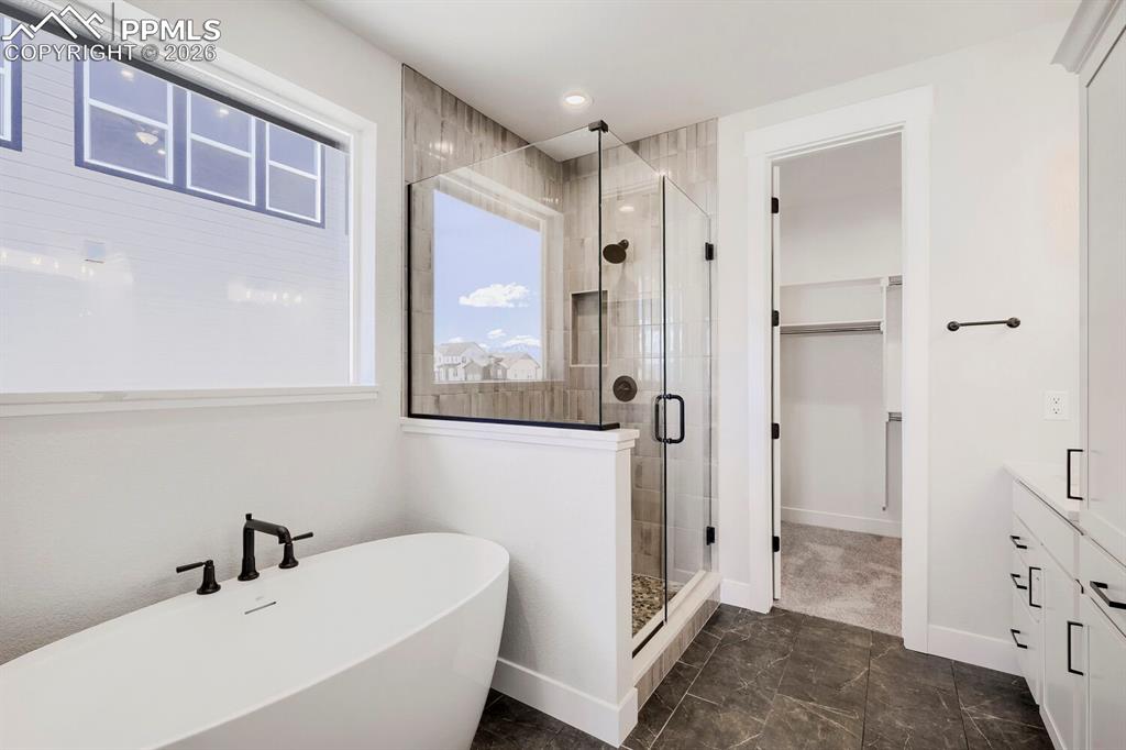 Image 17 of 28: Bathroom