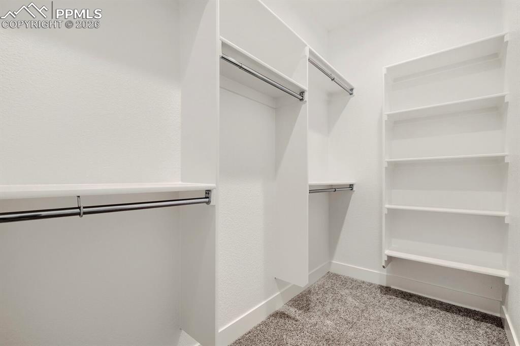 Image 23 of 28: Closet