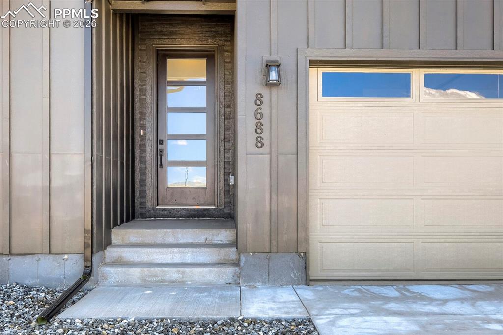 Image 3 of 28: Entry