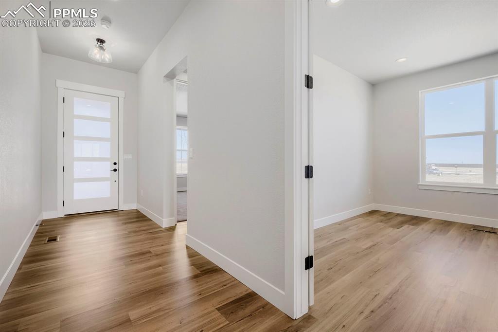 Image 4 of 28: Entry