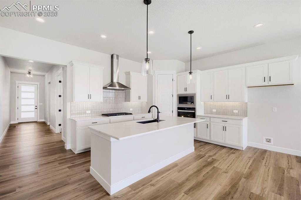 Image 9 of 28: Kitchen