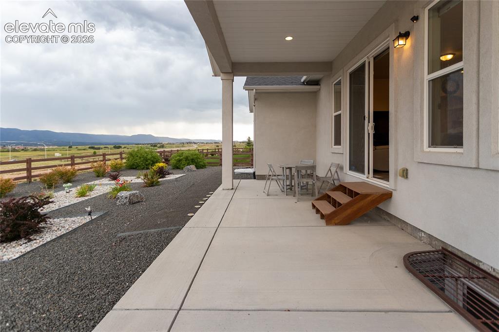 Image 9 of 50: Patio