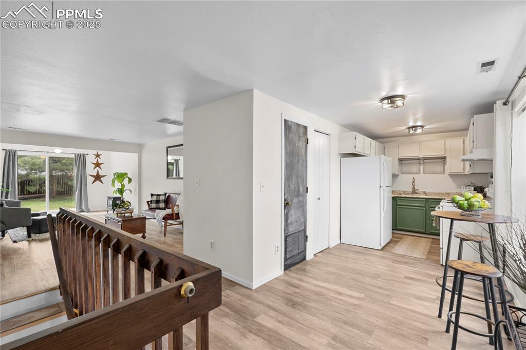 Image 14 of 37: Kitchen