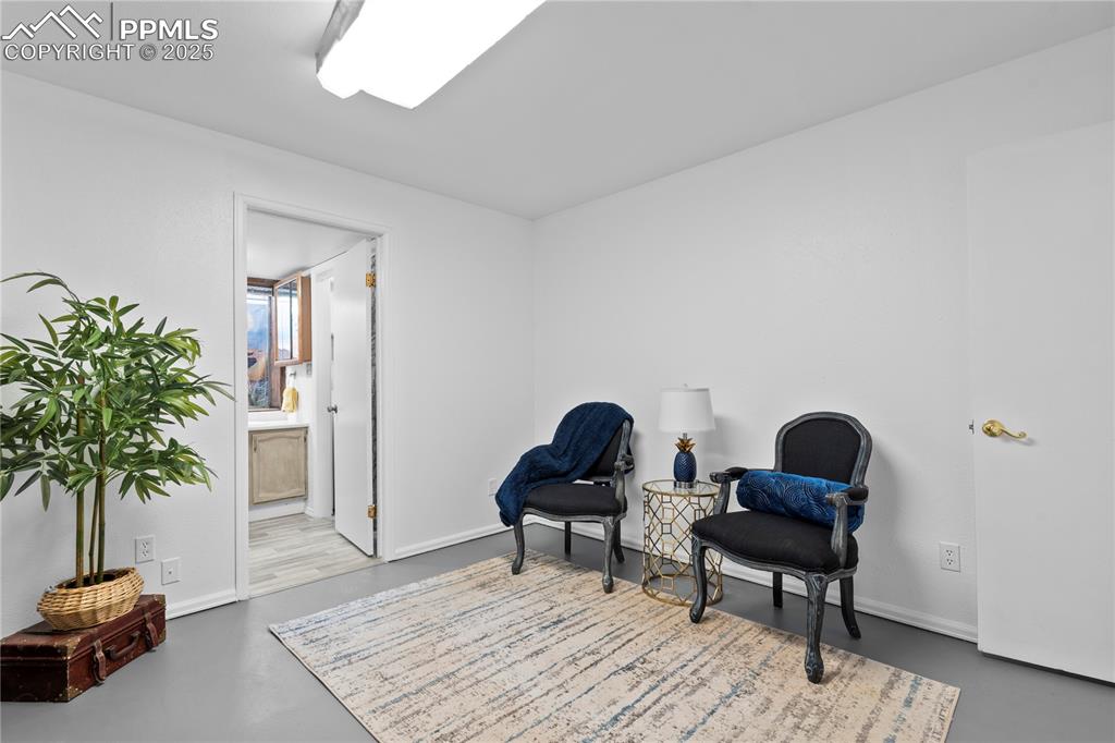 Image 19 of 37: Lower Bedroom w/attached bath & laundry!