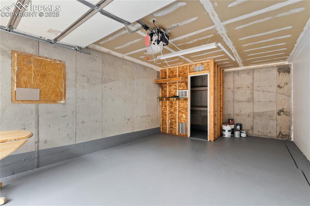 Image 25 of 37: Attached garage!