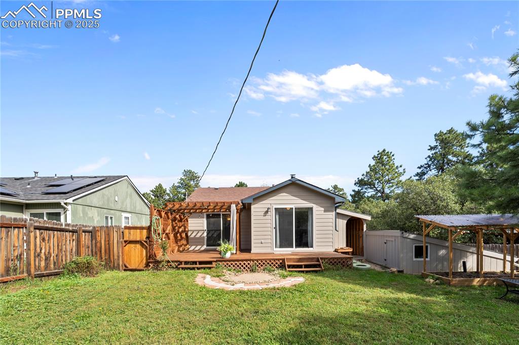 Image 28 of 37: Back deck!