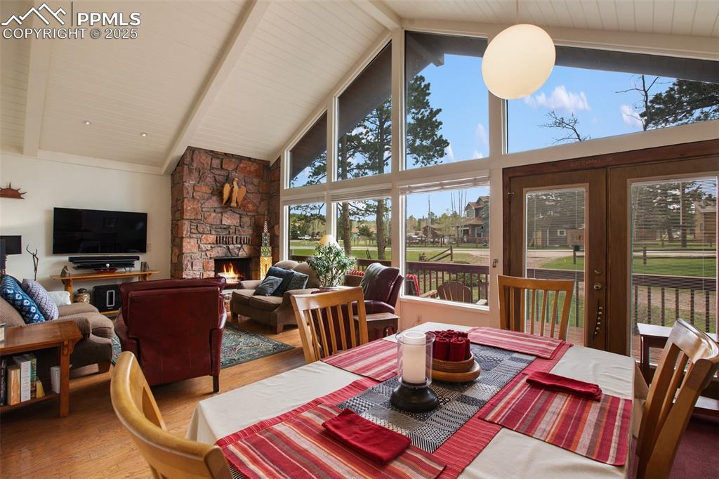 Image 12 of 41: Dining Area
