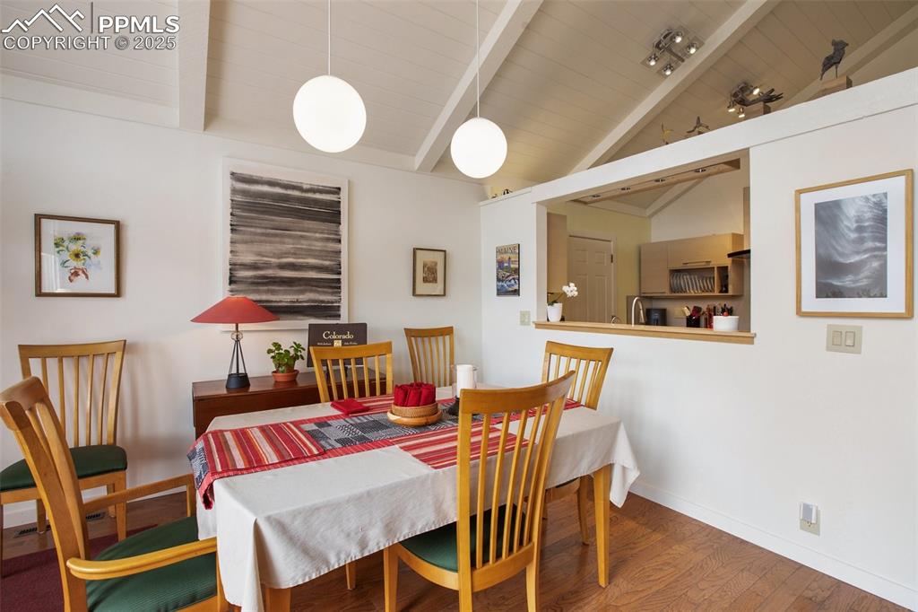 Image 13 of 41: Dining Area