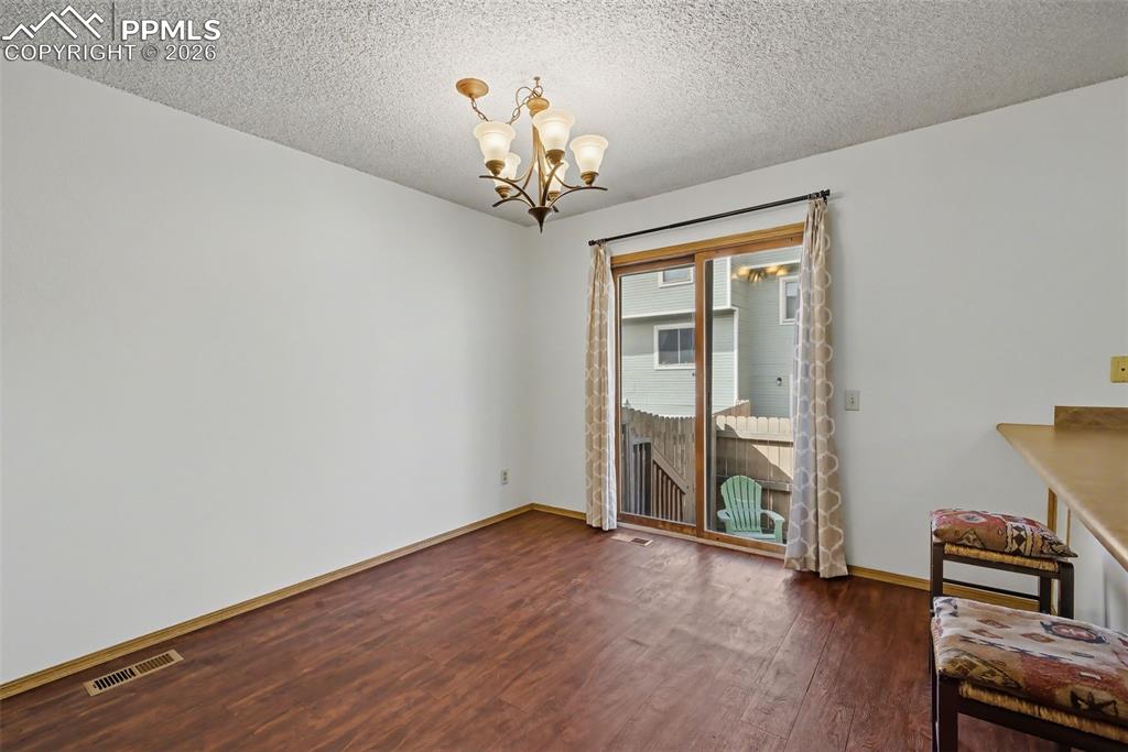 Image 11 of 40: Dining Area