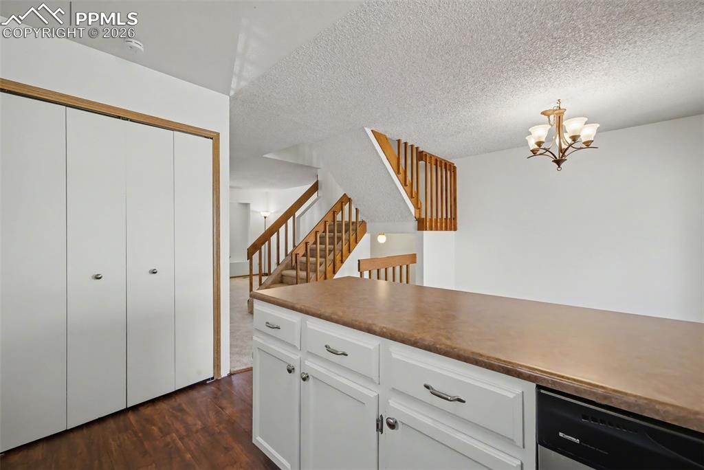 Image 14 of 40: Kitchen