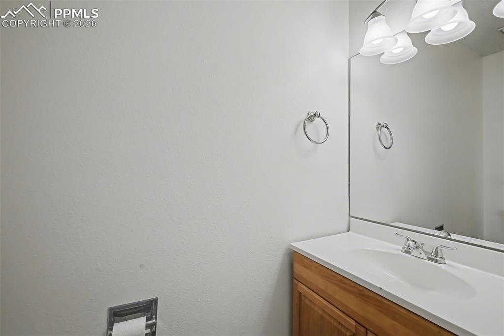 Image 18 of 40: Bathroom