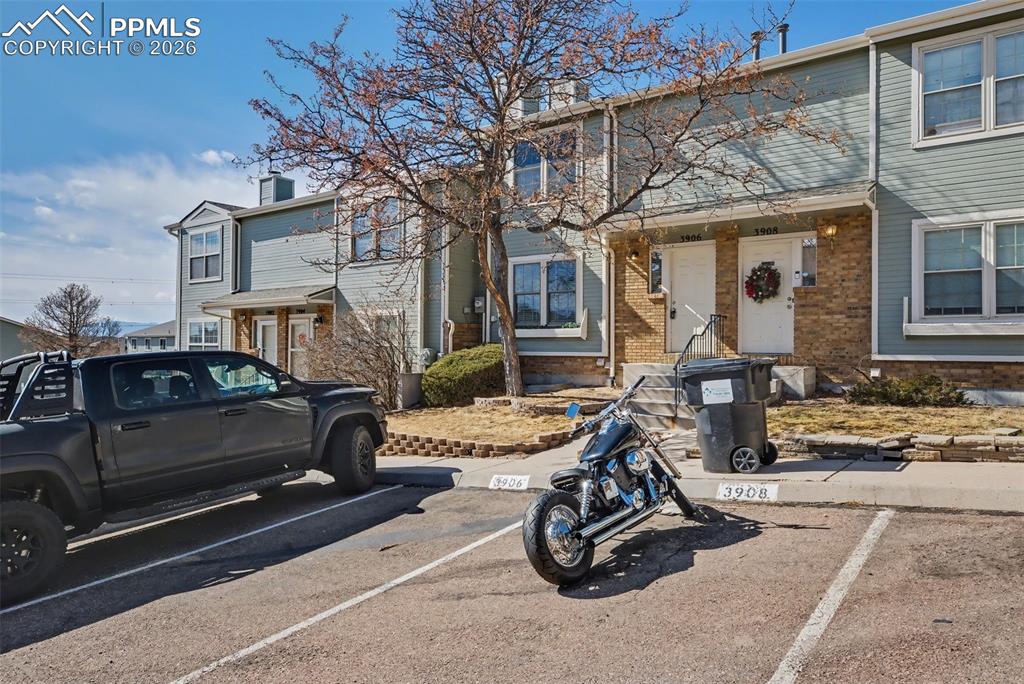 Image 5 of 40: Front of Structure