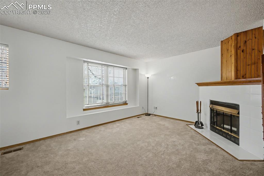 Image 8 of 40: Living Room