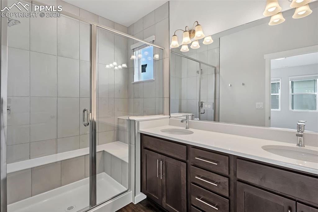 Image 15 of 31: Upper level unit