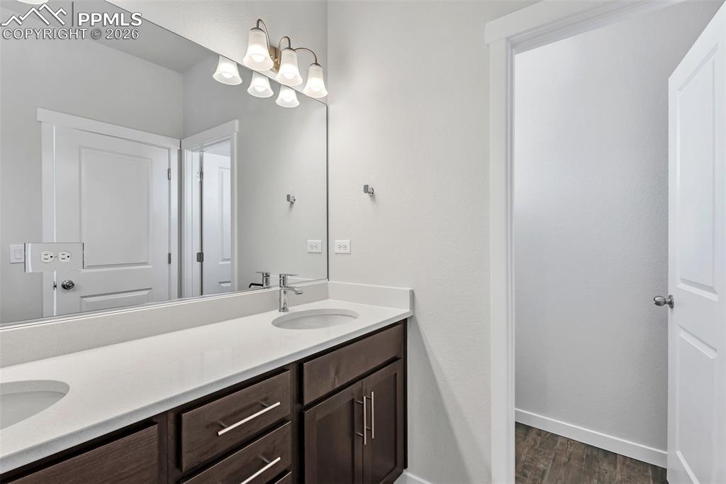 Image 16 of 31: Upper level unit