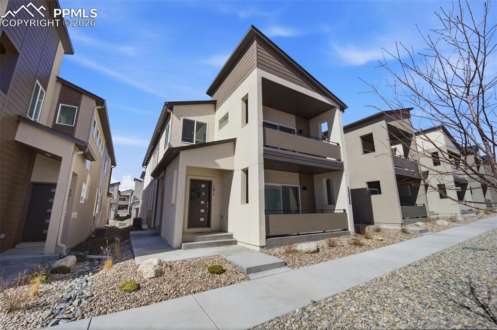 Image 3 of 31: Front of Structure