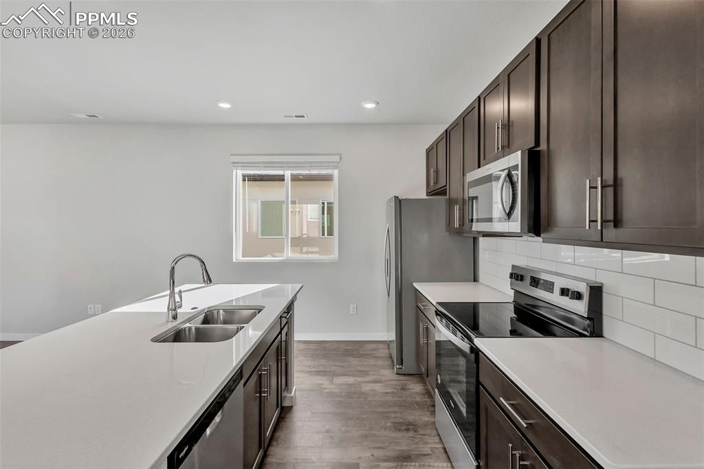 Image 6 of 31: Upper level unit