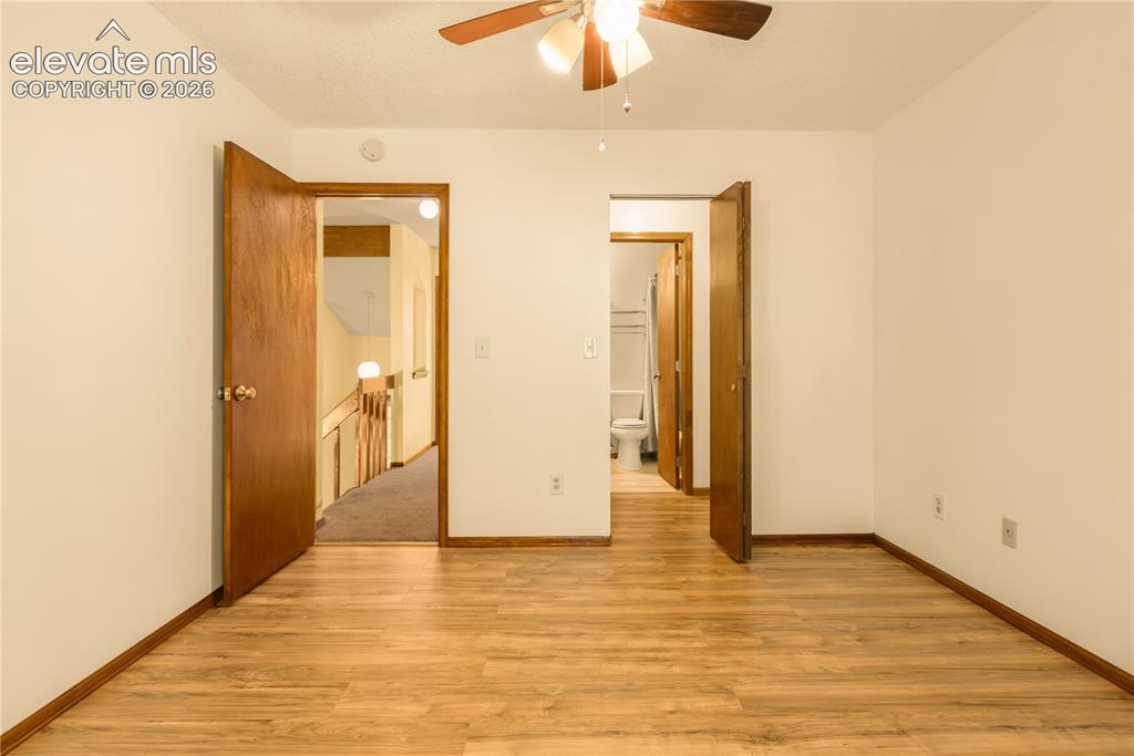 Image 14 of 32: Bedroom