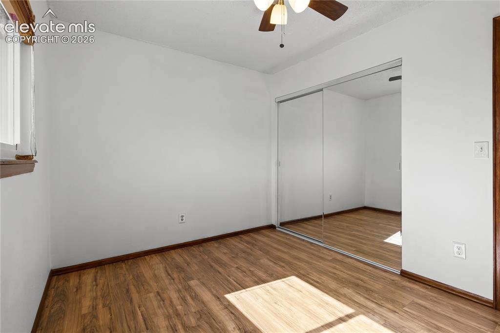 Image 18 of 32: Bedroom