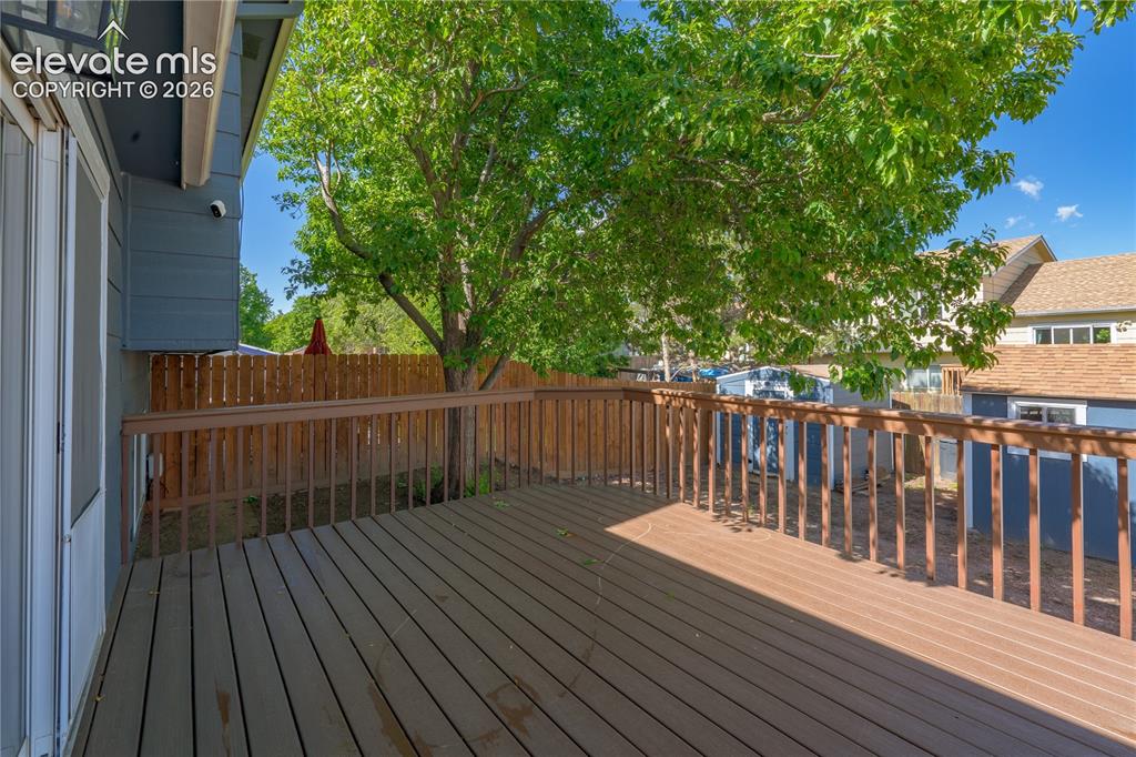 Image 28 of 32: Deck