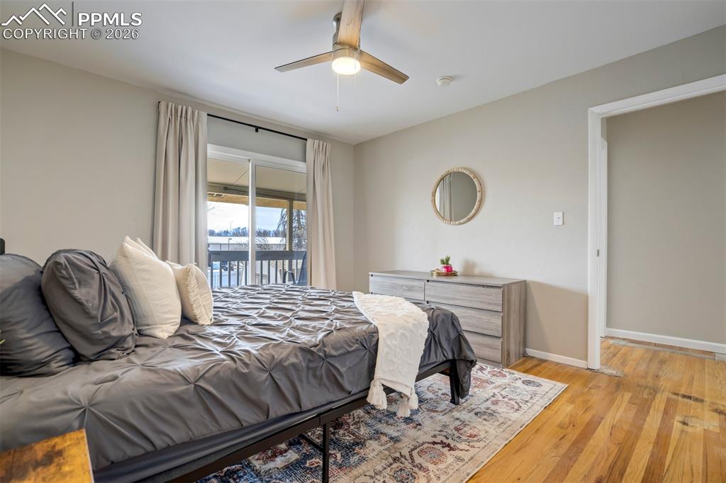 Image 17 of 47: Bedroom