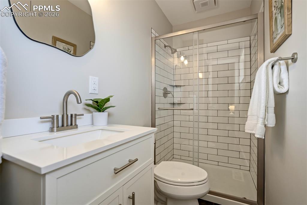 Image 20 of 47: Bathroom