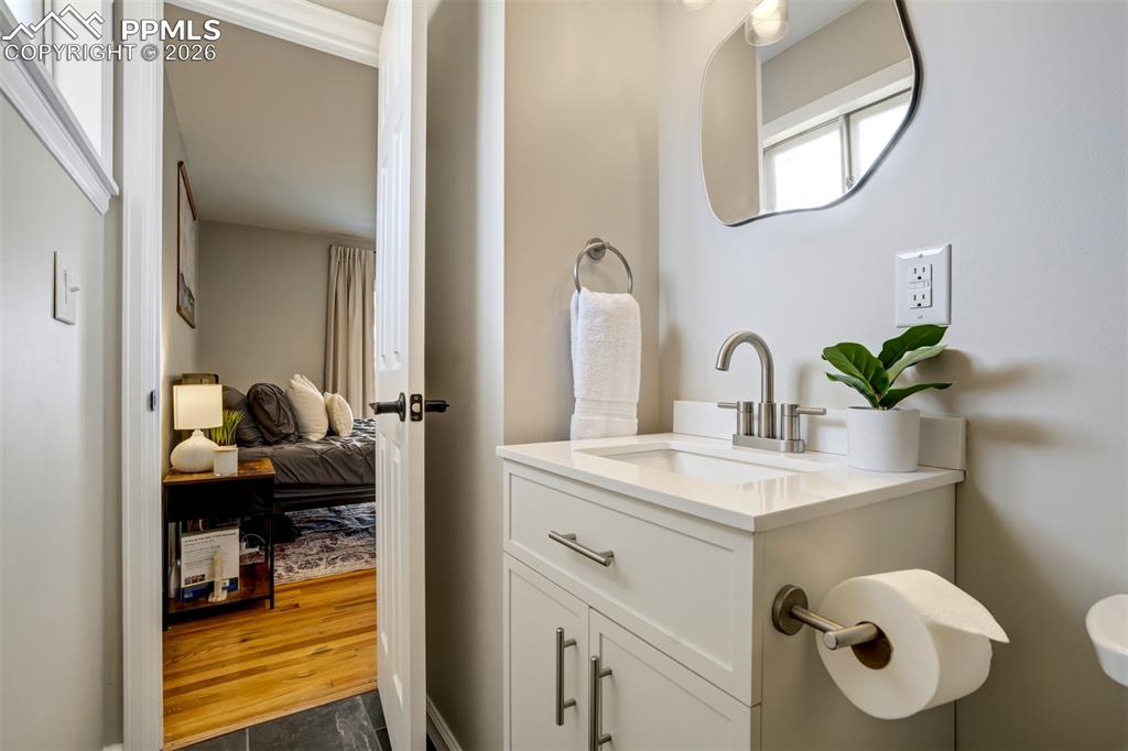 Image 21 of 47: Bathroom