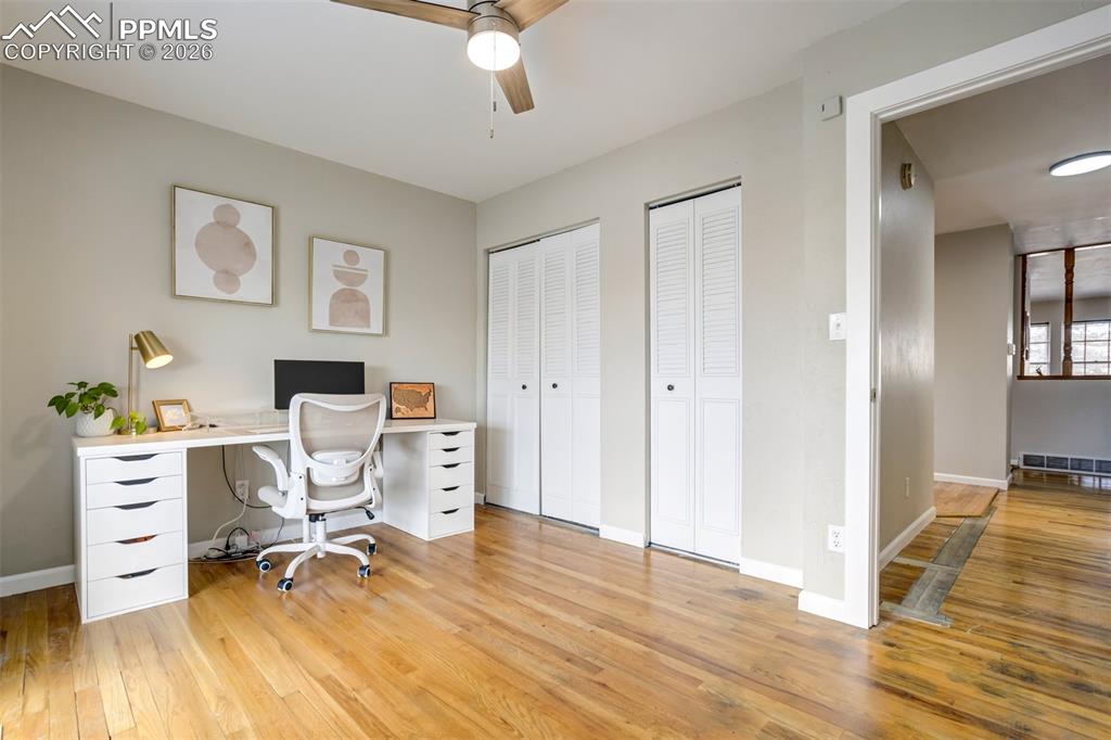 Image 24 of 47: Office