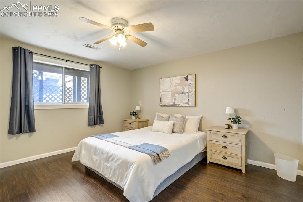 Image 27 of 47: Bedroom