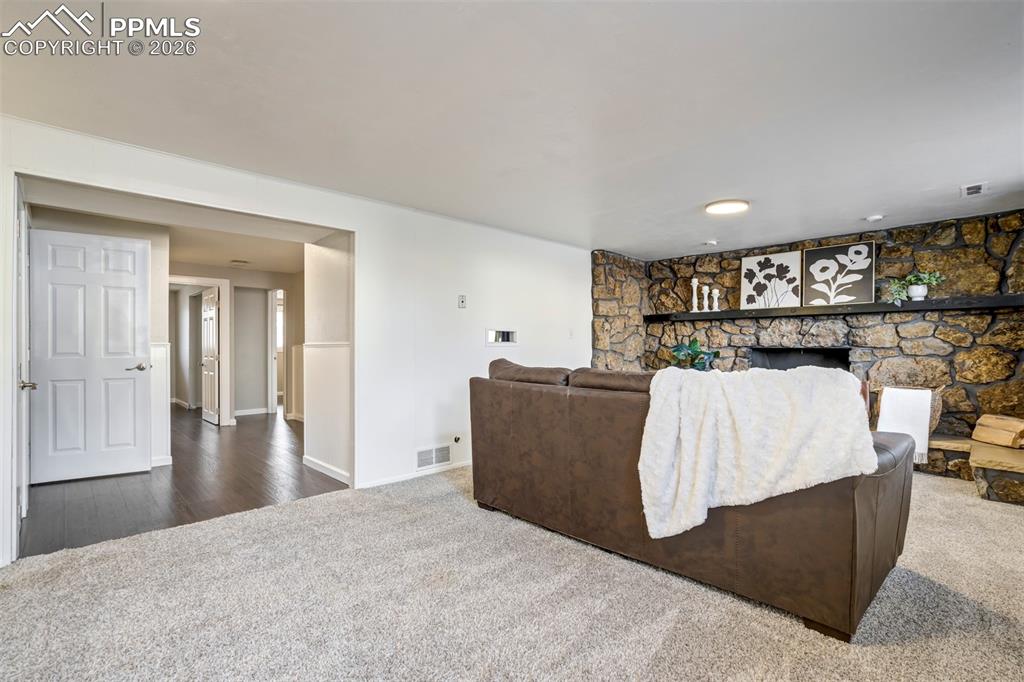 Image 34 of 47: Living Room