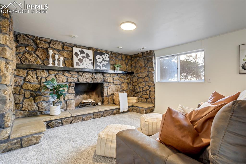 Image 36 of 47: Living Room