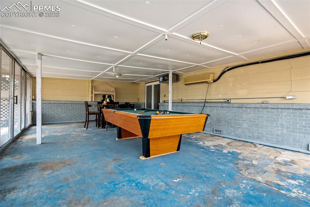 Image 39 of 47: Sun Room