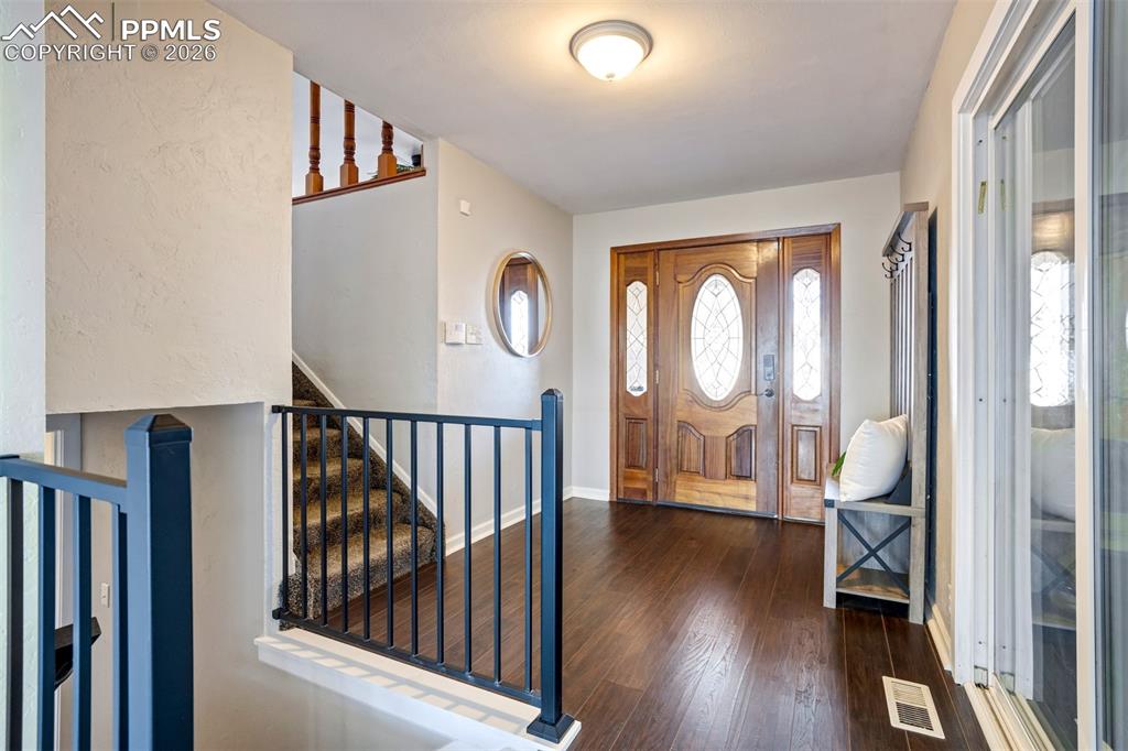 Image 4 of 47: Entry